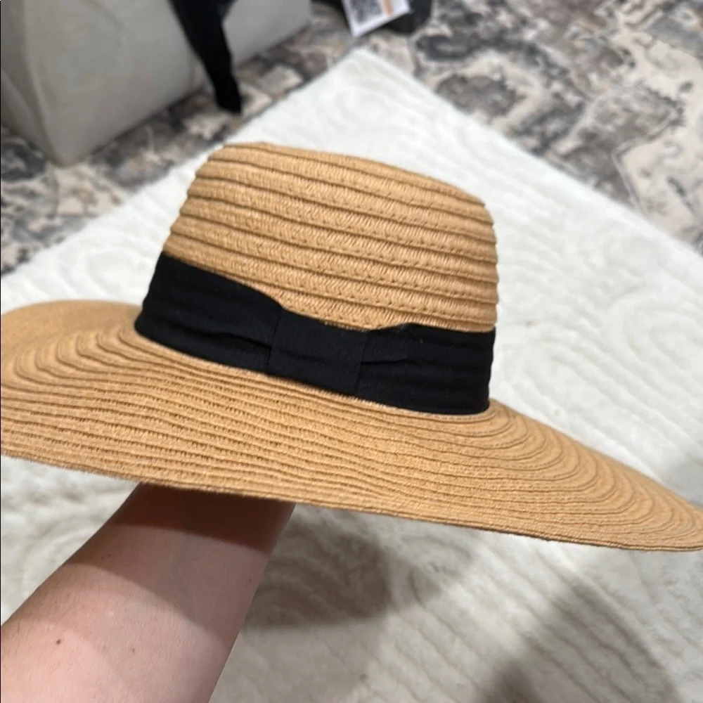 Elegant Tan Wide-Brim Hat - Picture 3 of 3